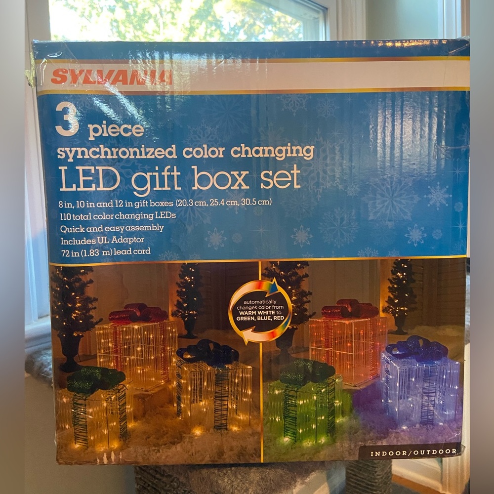 ONE LEFT! NIB Festive Light-Up Gift Boxes Set - Picture 3 of 3